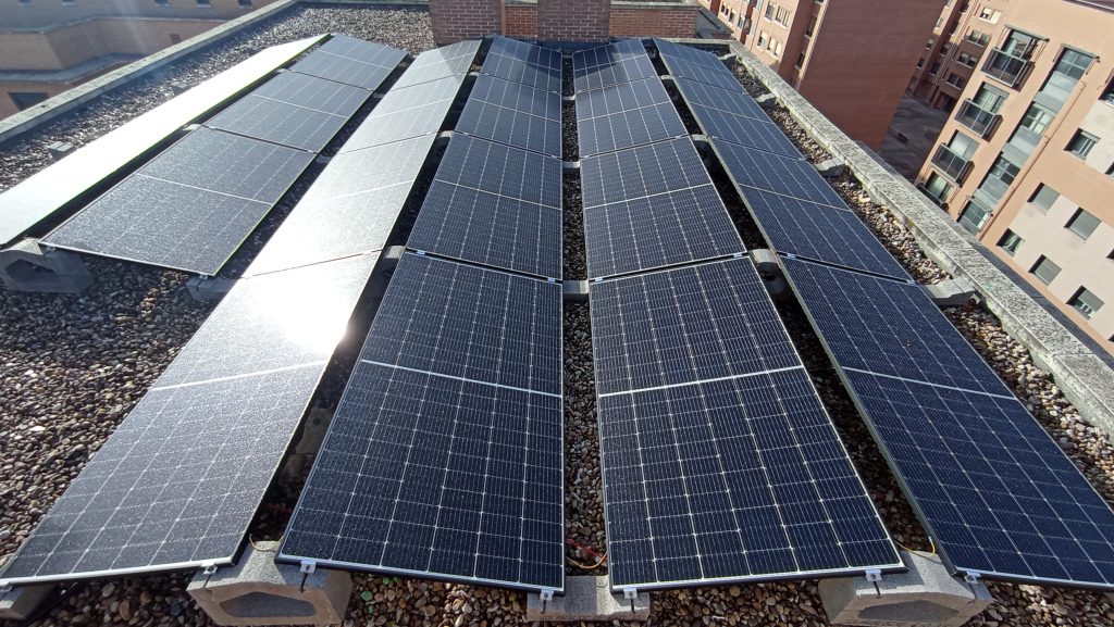 Instalación fotovoltaica de autoconsumo colectivo en edificio residencial 1733157311540