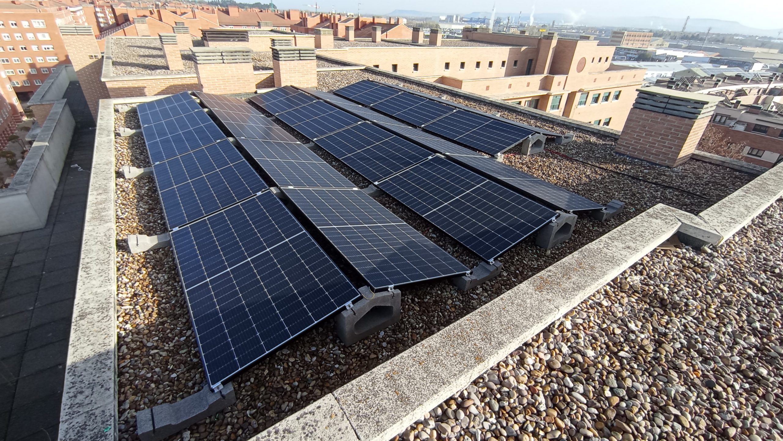 Instalación fotovoltaica de autoconsumo colectivo en edificio residencial 1733157311574